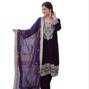 Conjunto de Pantalón y Top de Terciopelo con Lentejuelas Bordadas, Hermoso y Moderno - Product Image 1