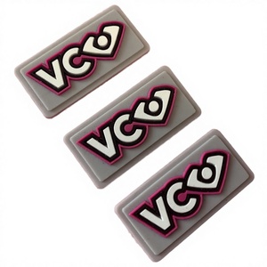 Écussons 3D en PVC/Silicone/Caoutchouc/TPE à la mode, gaufrés, écologiques, personnalisables, à coudre ou thermocollants pour chapeaux et sacs – Vietnam - Product Image 5