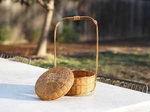 Panier suspendu vintage vietnamien tissé à la main avec couvercle et poignée, panier de rangement en bambou tissé, fournisseur et fabricant - Product Image 3