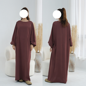 Venta al por mayor: Nuevo diseño de Dubái para mujer, camiseta de lactancia recta, talla grande, islámica, larga, elegante, modesta, transpirable y antiarrugas. - Product Image 5