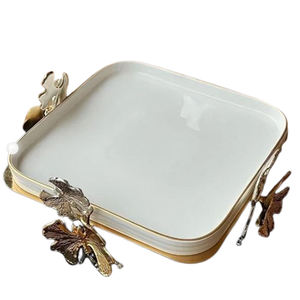 Plateau d'appoint de table en aluminium plaqué or au design irrégulier en forme de feuille, pour cuisine et salle à manger - Product Image 3