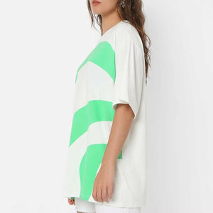 T-shirt décontracté surdimensionné pour femme, imprimé numériquement, très tendance, en vente avec logo personnalisé, faible MOQ, t-shirts respirants pour femme - Product Image 2