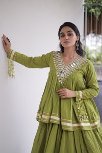 TENNECY Lehenga Choli traditionnel extensible et infroissable pour femme avec Kurti long brodé pour mariage et Diwali - Product Image 2