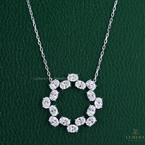 Collier pendentif cercle ouvert avec diamant de laboratoire taille ovale, chaîne en or massif 14 carats, pendentif minimaliste contemporain pour filles - Product Image 1