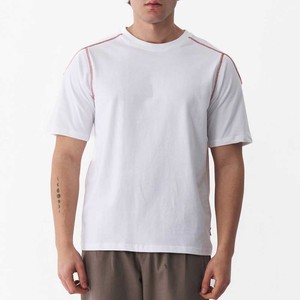 T-shirts pour hommes légers et respirants, col rond, couleur unie, coton OEM, accent de surpiqûre rouge, vente en gros de t-shirts pour hommes - Product Image 1