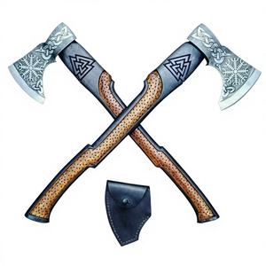 Hacha Vikinga Hecha a Mano de Acero al Carbono con Mango de Madera de Fresno Grabado y Funda de Cuero para Partir Leña y Caza/Camping - Product Image 1
