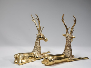 Paire de figurines de cerfs en laiton de luxe, sculpture de cerf couché, statue de faune en métal artisanale, élégante décoration d'intérieur, ornement de table - Product Image 4