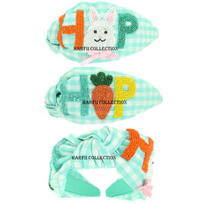 Gorros de diseño exclusivo con apliques, bordados de cuentas y nudos estructurados para la moda moderna. - Product Image 2