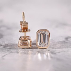 Pendientes de Moissanita con Corte Esmeralda y Baño de Rodio, Engaste Geométrico, Joyería Clásica para Uso Diario para Mujer - Product Image 3