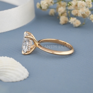 Bague solitaire en or jaune à taille émeraude au design tendance, avec diamant de laboratoire, bijoux fins pour femmes - Product Image 3