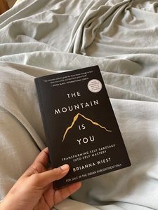 The Mountain Is You โดยบรีอันน่า ไวส์ คู่มือพัฒนาตนเองและเปลี่ยนแปลงชีวิตแบบฉบับภาษาอังกฤษ - Product Image 1