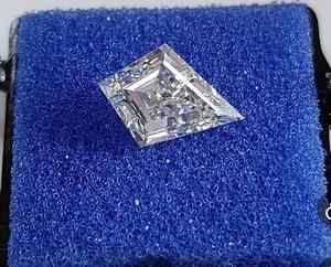 Diamant de laboratoire de 2,00 carats en forme de cerf-volant, certifié IGI, couleur F, clarté VVS2, diamant de laboratoire non monté pour bijoux personnalisés - Product Image 4