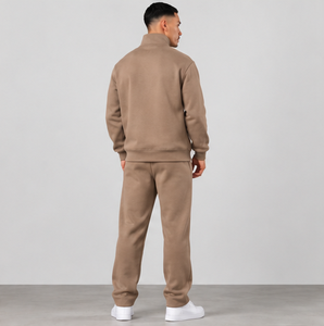 Ensemble de survêtement marron clair personnalisé pour hommes avec demi-zip et pantalon de jogging - Product Image 4