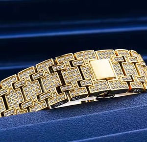 Montre de luxe pour femme à quartz ETA, cadran en verre saphir, boîtier carré en alliage, bracelet en acier inoxydable avec moissanite VVS, résistance à l'eau 10 bars - Product Image 4