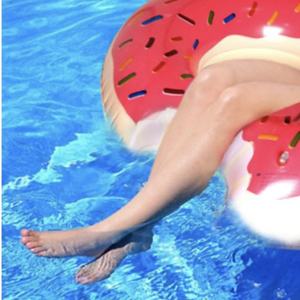Flotador Inflable Resistente de 60 cm en Forma de Donut para Todas las Edades - Cómodo Flotador Acuático para Playas, Lagos y Piscinas Privadas - Product Image 5