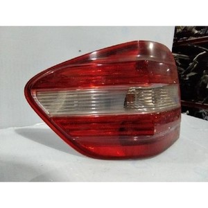 Feu arrière gauche d'occasion pour Mercedes Classe M A1648200164 - Product Image 3