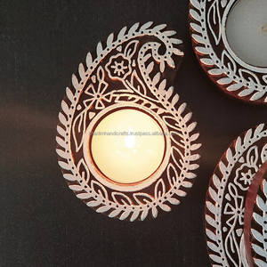 Porte-lampe décoratif en céramique avec illustration florale peinte à la main, parfait pour l'intérieur de la maison culturelle traditionnelle - Product Image 2