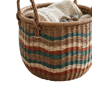 Cesta de ratán en tonos tierra con asas trenzadas, cesto de almacenamiento tejido a mano, organizador decorativo elegante para la decoración moderna del hogar. - Product Image 3
