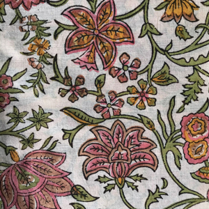 ผ้าฝ้ายพิมพ์ลายด้วยมือ สีขาวงาช้าง พื้นหลังสีขาวงาช้าง ลายดอกไม้หลากสี |   งานพิมพ์ลายแบบดั้งเดิมของอินเดียสไตล์กัลัมคารี - Product Image 1