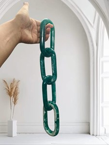 Sculpture d'anneaux entrelacés en résine rose peinte à la main, personnalisable, décoration artistique pour la maison, moulage en époxy DIY, forme irrégulière - Product Image 2