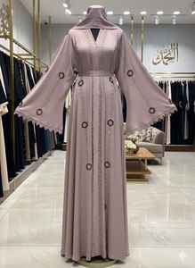 Kimono Abaya Estilo Turco con Cuentas Hexagonales Color Rosa Polvoriento, para Fiestas Eid, Mangas Largas, Estilo Moderno y Elegante, con Diseño Geométrico Intrincado - Product Image 3