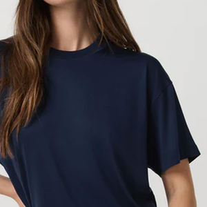 T-shirt à col rond pour femme, coupe ample, tissu doux et respirant, design décontracté, prix abordable et prix d'usine. - Product Image 4