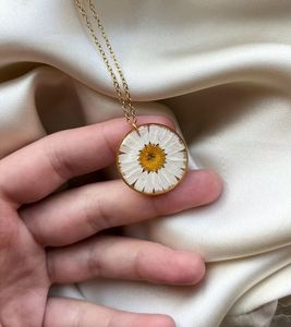 Resin Vibe Pendant Necklace Minimalist Design Customized Color Gloss Wave Urban Glow All Seasons - Product Image 1