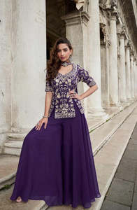 Conjunto de 3 Piezas de Diseño Indo-Occidental en Organza de Seda, para Fiestas, con Hermoso Bordado, Top y Pantalones Palazzo con Dupatta - Product Image 2