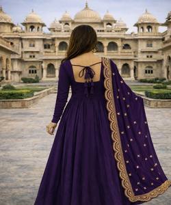 VESTIDO LARGO DE ALGODÓN MODERNO CON BORDADO DE LENTEJUELAS Y DUPATTA, ROPA CASUAL, LAVABLE A MÁQUINA, PRENDAS ÉTNICAS PARA MUJER, EN STOCK - Product Image 4