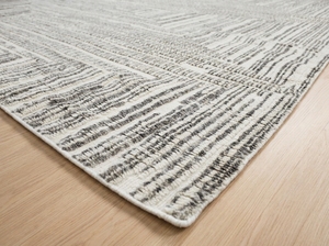 Tapis d'appoint Maze Line noué à la main en taupe doux et ivoire |   Tapis en laine contemporain pour des intérieurs luxueux et apaisants - Product Image 4