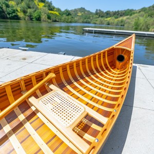 K034 - Canoa de Madera con Costillas Curvadas - Solo para Exhibición, Decoración Náutica Artesanal de Madera y Fibra de Vidrio, 300Lx67Wx50H cm - Product Image 4