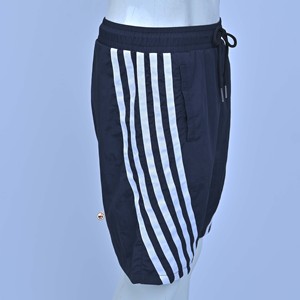 Shorts de bain pour hommes en polyester couleur unie, taille à cordon de serrage, logo brodé, séchage rapide, décontractés, longueur Bermuda, vente en gros - Product Image 5
