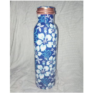 Nouvelle bouteille d'eau en cuivre à motifs floraux disponible en différents designs avec un travail d'impression incroyable Meilleure qualité Grossiste d'Inde - Product Image 1