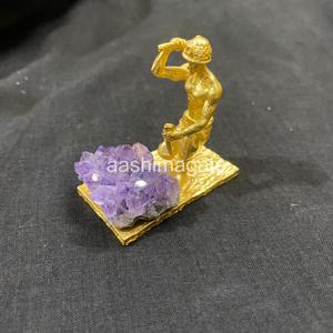 รูปปั้นคนขุดทองเคลือบทองพร้อมคริสตัลอเมทิสต์ธรรมชาติ ประดับตกแต่งบ้านและสำนักงาน - Product Image 6