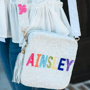 Sac bandoulière en toile avec pompon, sac à main pour femme, sac messager personnalisé avec alphabet, fait main avec perles de rocaille - Product Image 1