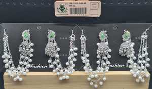 Boucles d'oreilles Jhumka en argent plaqué avec perles blanches, chaîne de support et franges Ghungroo, ensemble de vente en gros - Product Image 3