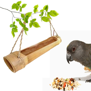 Comedero para Pájaros Colgante de Bambú Hecho a Mano con Diseño Ecológico Natural, Estación Decorativa para Alimentar Aves al Aire Libre - Product Image 6