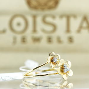 แหวนทองคำ 18k ดีไซน์รูปดอกไม้ ดีไซน์เฉพาะตัว ประดับคริสตัลและเพชรเลี้ยงในห้องปฏิบัติการ พร้อมการตกแต่งอย่างดี - Product Image 2