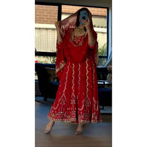 Vestido Anarkali Hecho a Mano para Fiestas, Corte en A, Cintura Imperio, Tela de Organza Bordada con Lentejuelas - Product Image 4