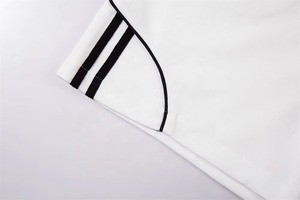 Shorts Bermuda Sportifs Blancs pour Hommes avec Rayures Latérales, Taille à Cordon, Tricotés, Respirants, Tenue Décontractée - Product Image 2