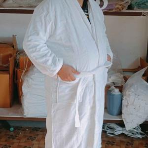 Peignoir d'hôtel en microfibre et coton blanc, design gaufré, confortable, unisexe, 500 g/m², vente en gros d'usine - Product Image 3