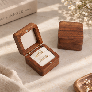 Caja de Anillo de Madera de Nogal de Lujo con Forro de Terciopelo Negro – Elegante Caja de Regalo para Joyería - Product Image 3