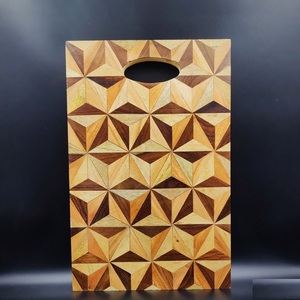 Planche à découper en bois d'acacia naturel avec incrustations en bois, design multifonctionnel pour couper les légumes, au meilleur prix - Product Image 1