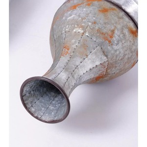 Vase de sol en acier galvanisé naturel brut fait main, design industriel, finition argentée, texture rustique, hauteur 39 cm, vase décoratif en métal - Product Image 5