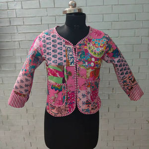 Chaqueta Bomber Kantha de Algodón con Parches Variados, Chaqueta Acolchada Hecha a Mano, Estilo Bohemio, Estampado Floral Étnico, Reversible, Ecológica para Mujer - Product Image 2