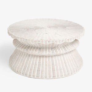 Table d'appoint ronde en rotin blanc, tabouret d'appoint exquis en osier, meuble côtier, table de bout sur piétement pour salon et décoration intérieure - Product Image 1