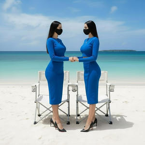 Conjunto de faldas personalizadas OEM de alta calidad para mujer, top corto con capucha y estampado de logotipo informal, conjunto de faldas con capucha para invierno. - Product Image 1