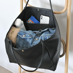 Sac fourre-tout en cuir PU noir pour femme, design minimaliste à ouverture supérieure, utilisation quotidienne toutes saisons - Product Image 6