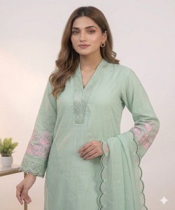 Ensemble haut, pantalon palazzo et dupatta en tissu Chanderi fantaisie avec broderie à sequins et découpe, 84951 PISTA - Product Image 4
