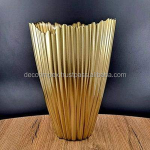 Último diseño de decoración del hogar, florero de Metal de alta calidad, diseño de lujo martillado para mesa, sala de estar y hogar - Product Image 1